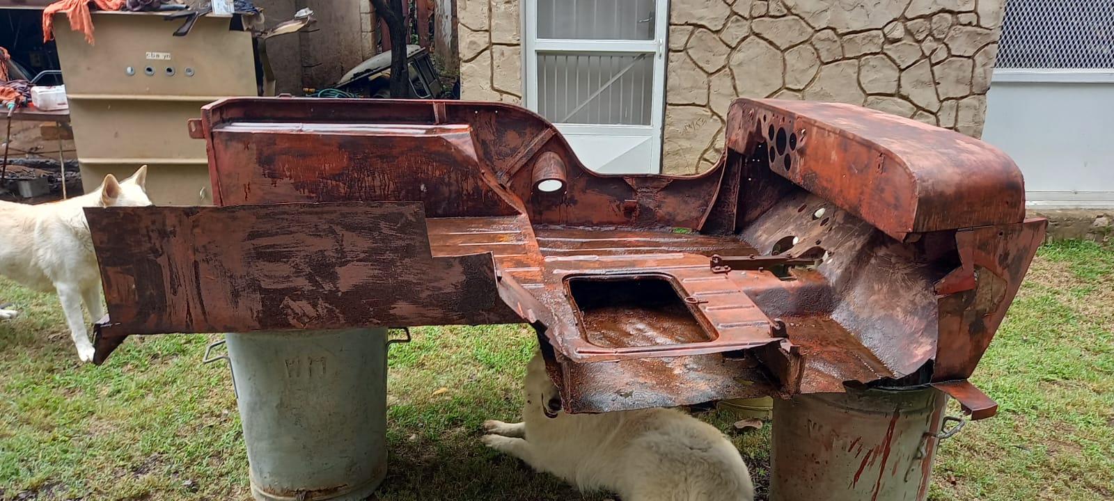 Body tub on stands