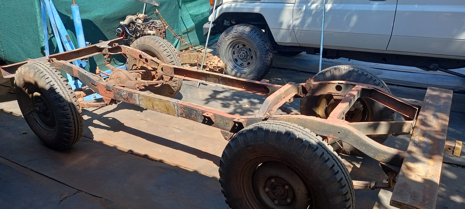Chassis side profile