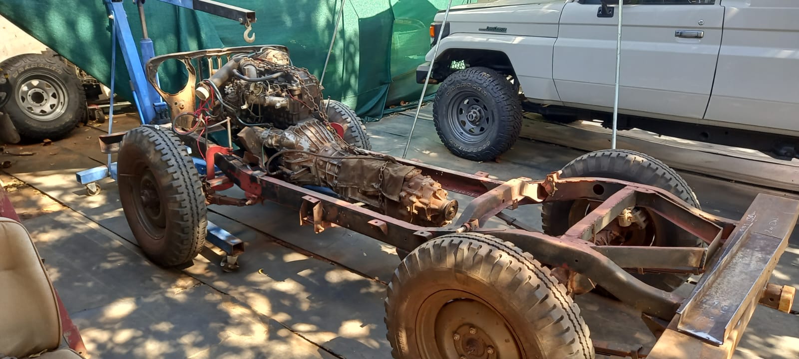 Engine fitting to chassis