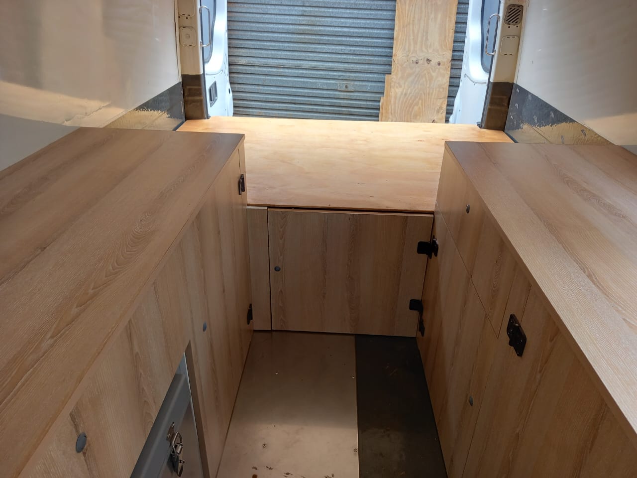 Overhead lockers