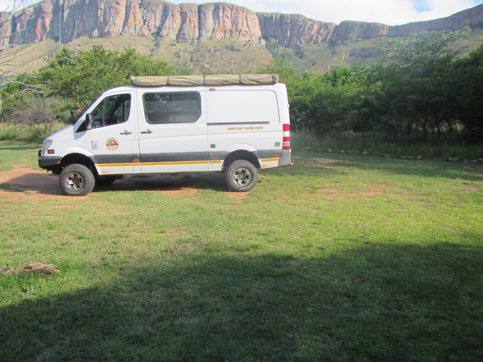 Sprinter 4x4 tour vehicle in front of the Waterberg mountains